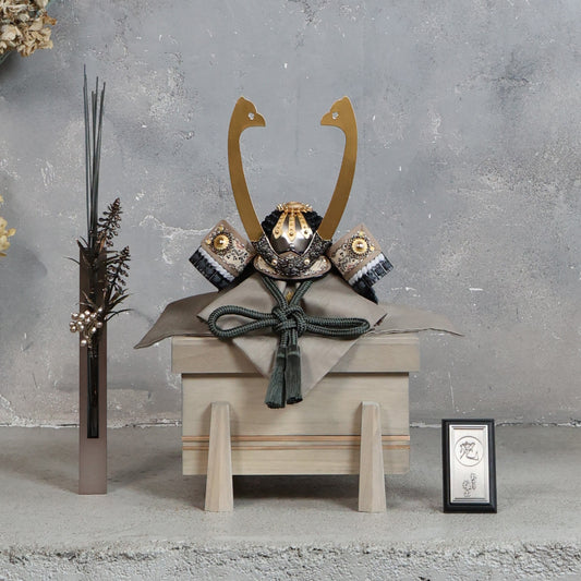 甲冑師「雄山」オリジナル　鋼 hagane｜26祈兜 櫃飾り