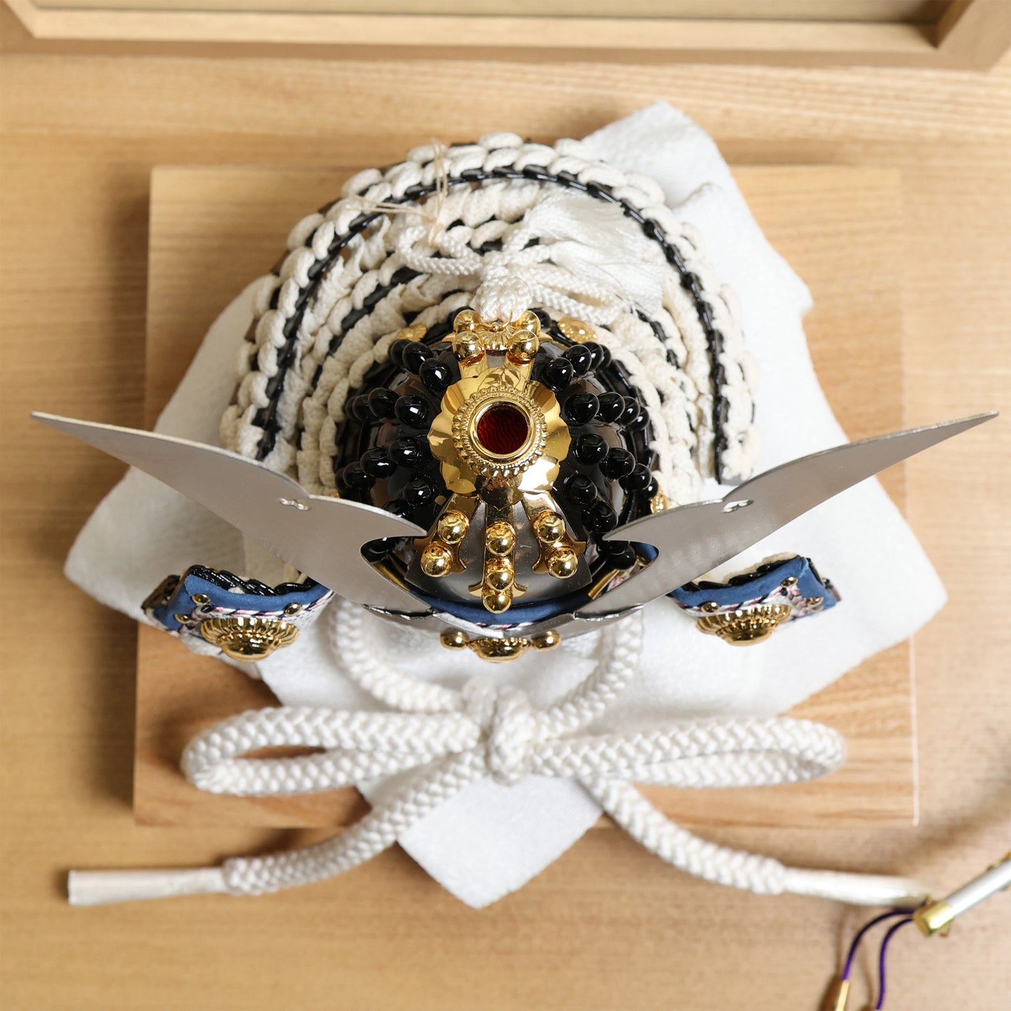 甲冑師「加藤良」作品  伯 haku | 26祈兜 収納飾り