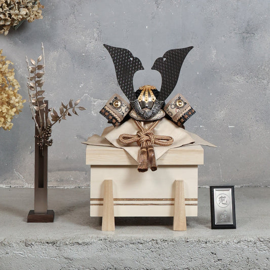 甲冑師「雄山」オリジナル　雅 miyabi｜26祈兜 櫃飾り