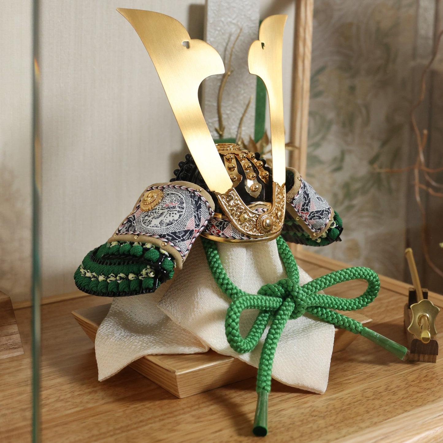 甲冑師「加藤良」作品　樹 itsuki | 26祈兜 ケース飾り