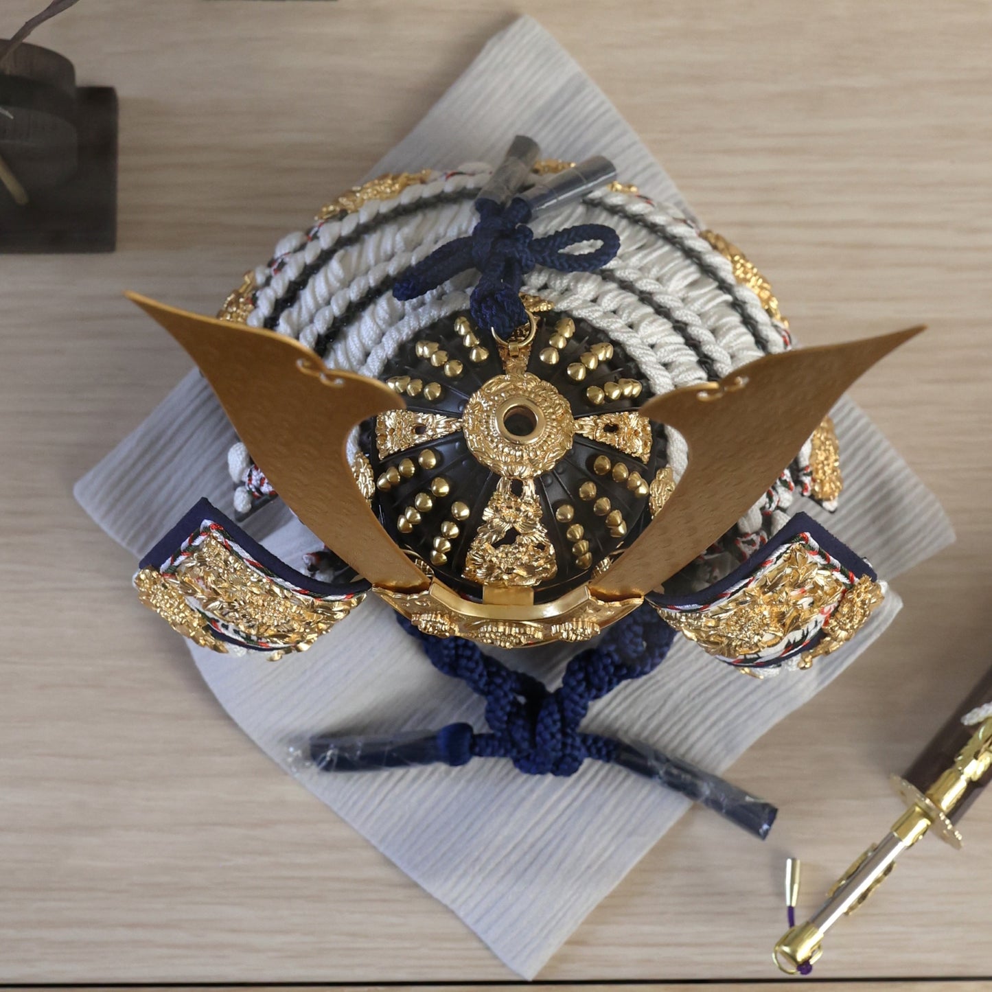 甲冑師「平安武久」作品　晃牙 kouga | 26祈兜 ケース飾り