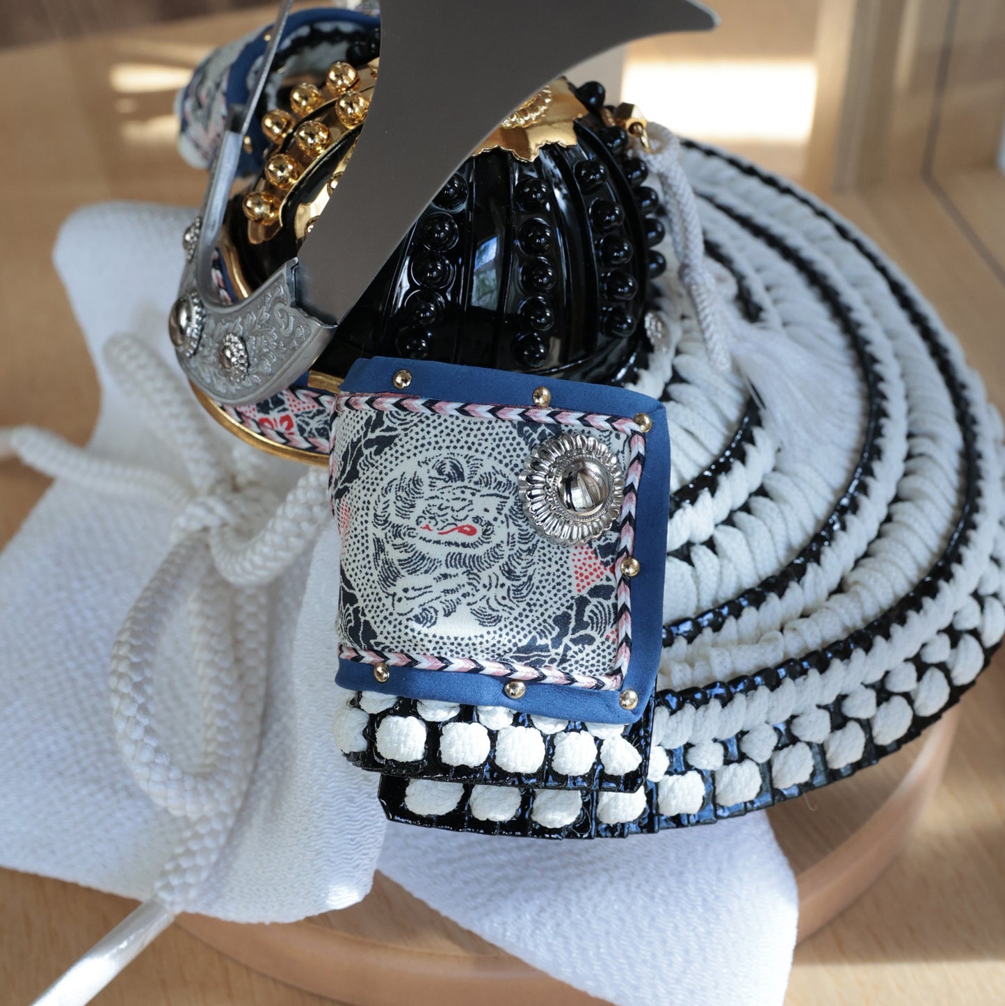 甲冑師「加藤良」作品  隼 hayato | 26祈兜 収納飾り